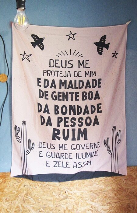 Bandeira Decorativa Deus Me Proteja